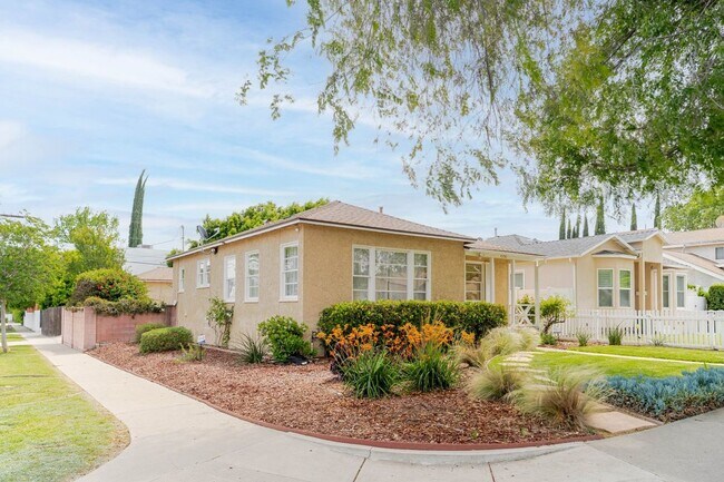 Photo - 4950 Newcastle Ave