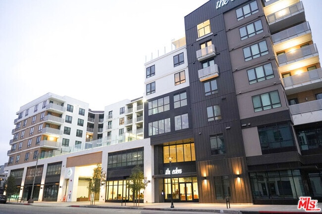 Building Photo - 1340 S Hill St Unit 614 Rental