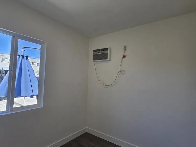 Photo - 5710 Vineland Ave