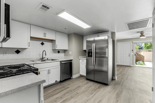 Building Photo - 32450 Candlewood Dr Unit 6 Rental