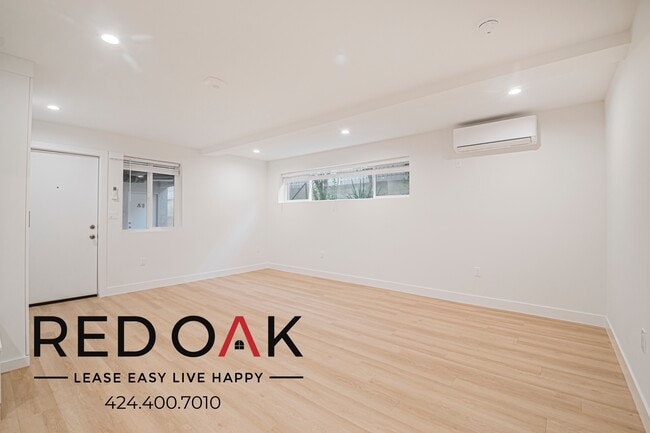 Building Photo - 6738 Independence Ave Unit A1