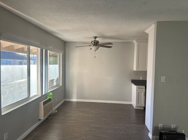 Photo - 5840 Hazeltine Ave