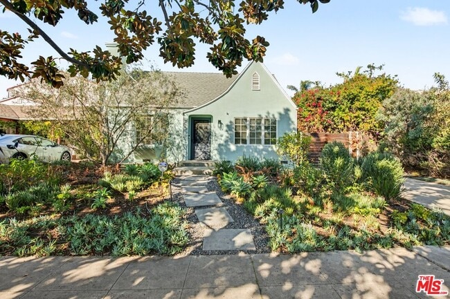 Building Photo - 10543 Almayo Ave