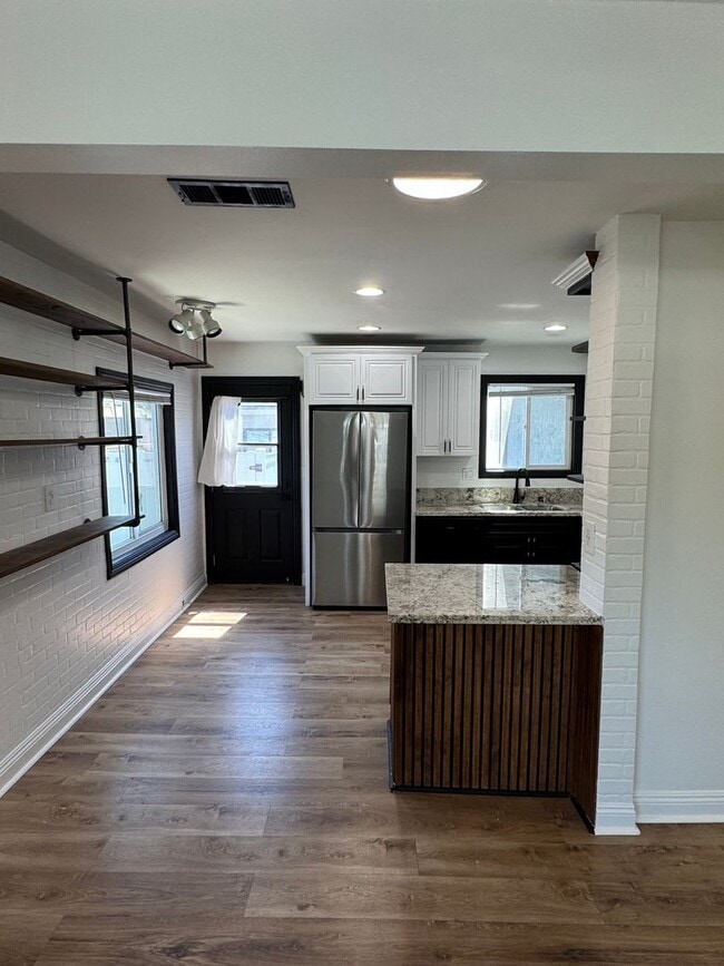 Photo - Bright Carson Front House Duplex with Modern Finishes Unit 2672 Washington Street