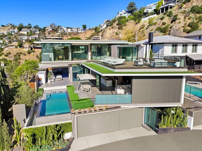 Photo - 1807 Blue Heights Dr House