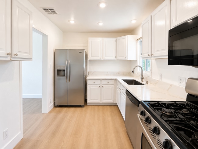 Photo - 917 N Mariposa St Unit 917