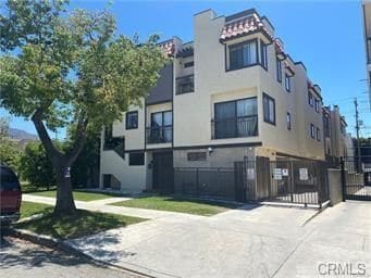 Building Photo - 1022 Irving Ave