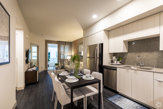 1BR, 1BA - 634SF - SoLA