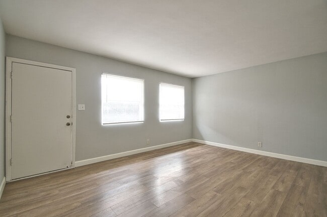 Photo - j4717 Unit 4715