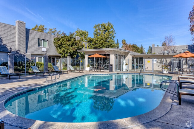 Building Photo - Latitude Ii