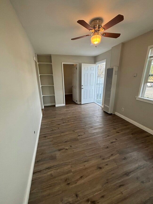 Photo - 365 N Phillips St