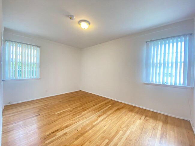 Photo - 360 Rennie Ave Unit 1