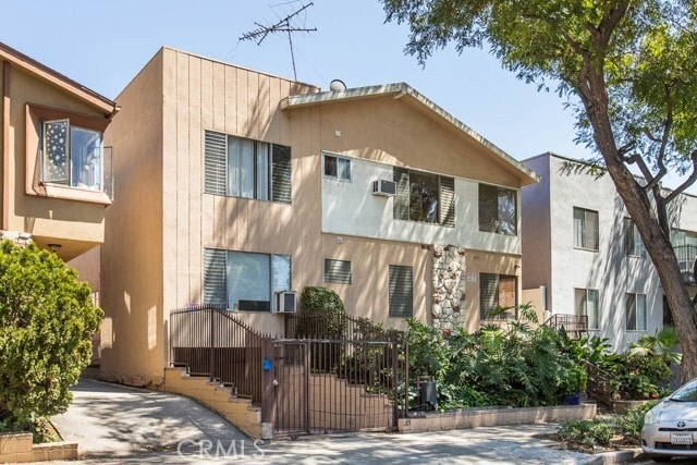 Building Photo - 930 N Stanley Ave Unit 8