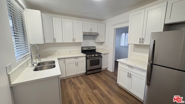 Photo - 120 S Catalina St