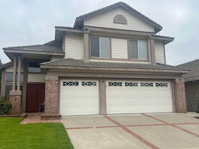 Building Photo - Sunny Ventura Home with 4 bed + 2.5 bath and 3 car garage