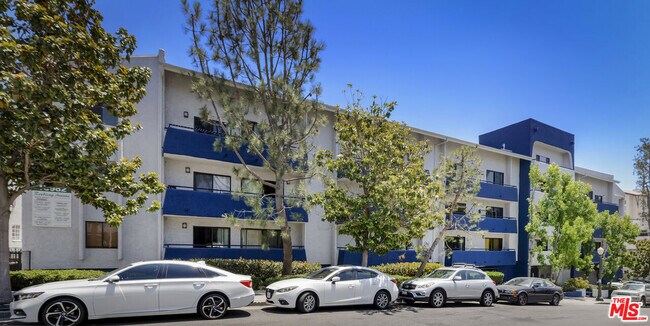 Building Photo - 10982 Roebling Ave Unit 436