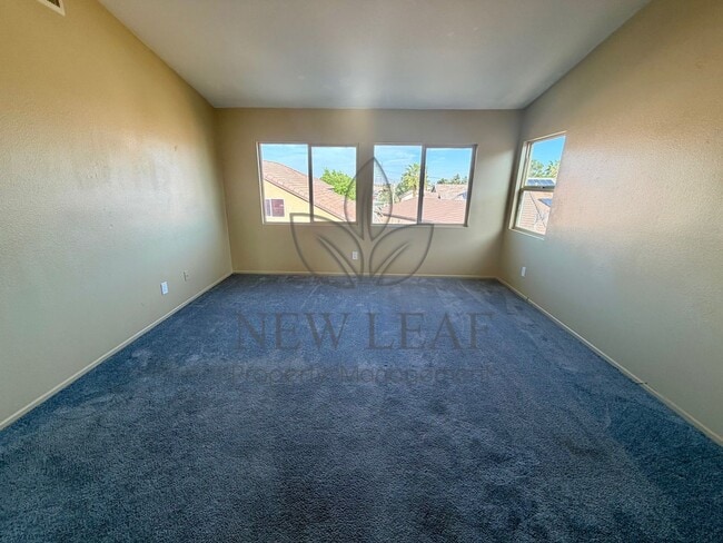 Photo - 4 bedroom 3bath 3 car garage in Victorville