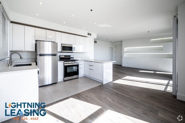 Building Photo - 8813 Burton Way Unit 511D Rental