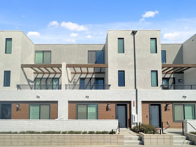 Building Photo - Luxury 3-Level Townhome for Rent | 2BR + 3BA | 1,500 Sq Ft with 2-Car Garage