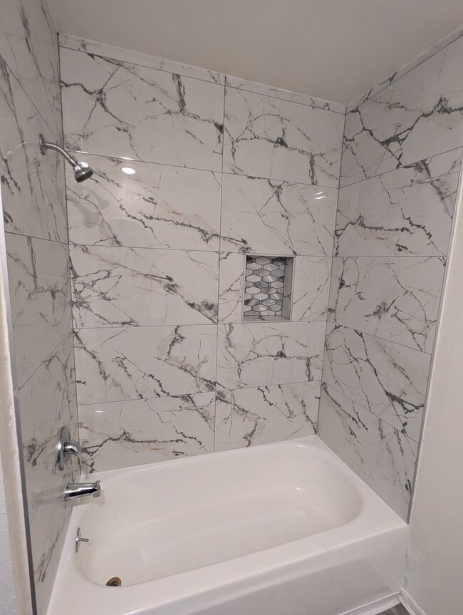 Photo - Warner Manor Apartments