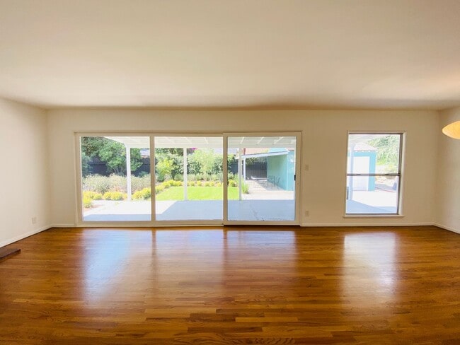 Photo - Delightful 3 bedroom 2½ Bathroom Single Family Home In North Hollywood Landscaped Yard