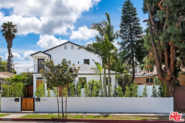 Gated Front Entry - 10992 Exposition Blvd