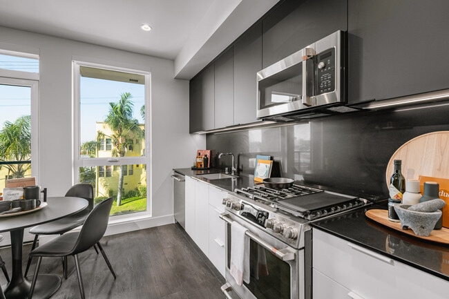 Building Photo - 200 N Toluca St Unit 610 Rental