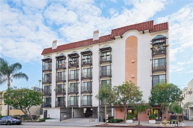 Building Photo - 11162 Camarillo St Unit 109