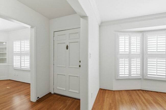 Photo - 7005 Draper Ave