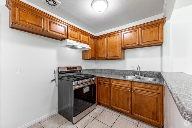 1BR, 1BA - 700SF - Kitchen - Ramhurst Property