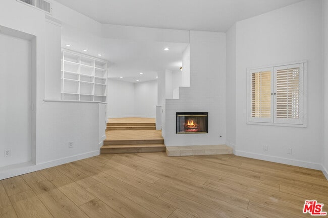 Photo - 18730 Hatteras St Unit 32
