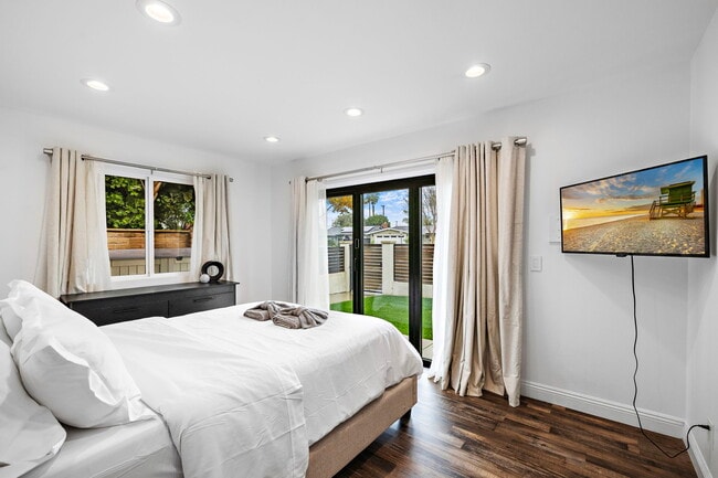 Photo - 1581 Baker St