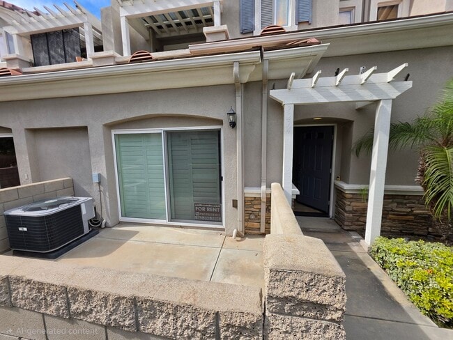 Photo - Stylish 3 Bedroom Townhome in Prime Huntington Beach Location