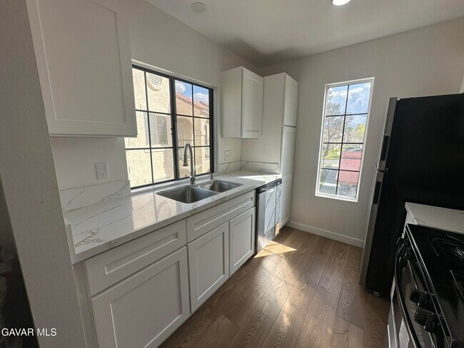Photo - 2554 Olive Dr Unit Apt 34