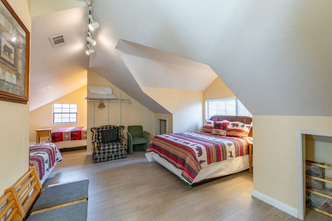 Building Photo - Cozy Hollow Lodge, Big Bear, CA Unit 3