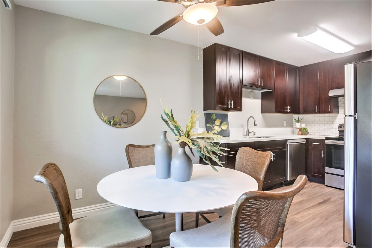 Floor Plan - 2 Bed 2 Bath Upstairs - Corner Unit