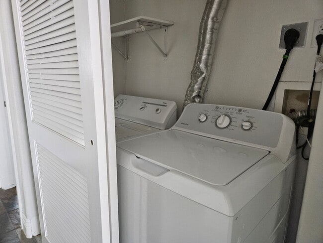 Photo - 1 month off move in special. 2 bedroom 2 bath with in unit laundry in Hillcrest /North Park!