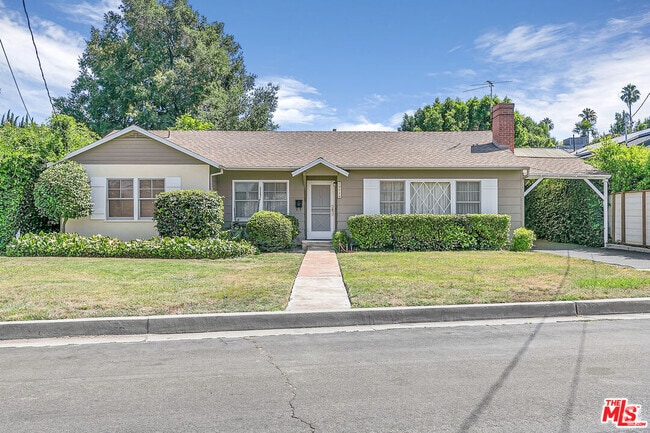 Building Photo - 15436 Camarillo St Rental