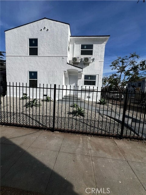 Photo - 1125 W 43rd St Townhome