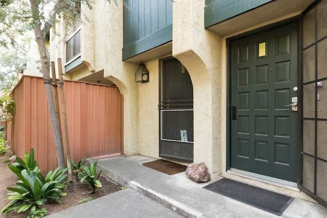 Exterior Entryway - 11260 Overland Ave