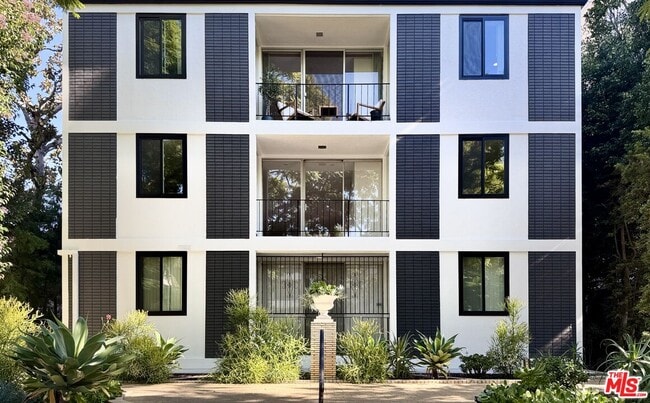 Building Photo - 414 N Palm Dr Unit 6