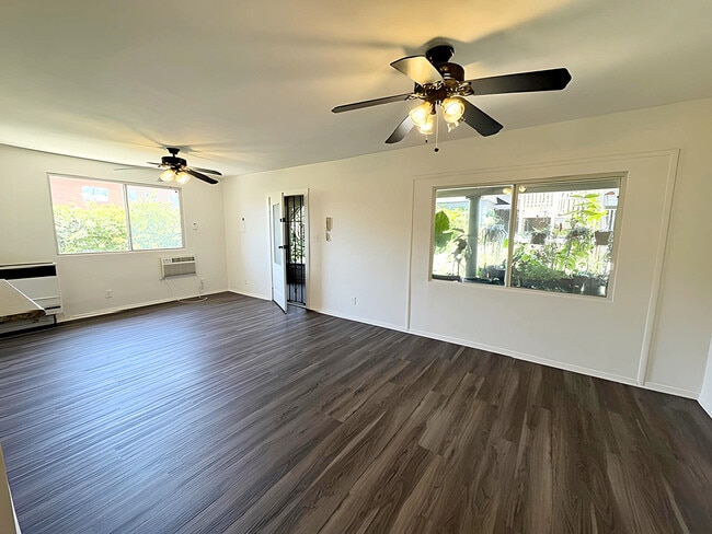 Building Photo - 4360 Willow Brook Ave Unit 4360