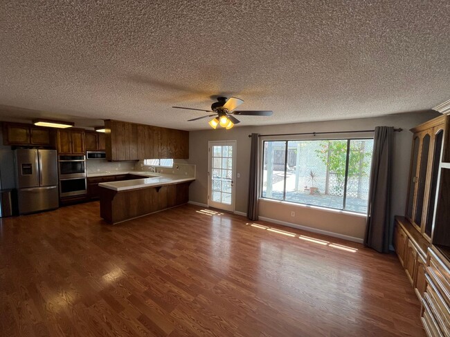 Photo - 1090 Foxenwood Dr