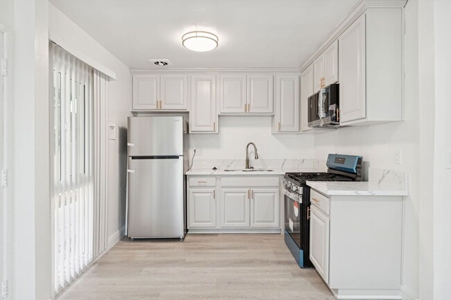 Building Photo - 337 Rexford Dr Unit 1