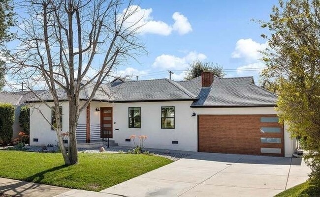 Photo - 3270 Hermanos St