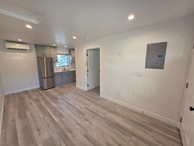 Photo - 308 E Elmwood Ave Unit 102