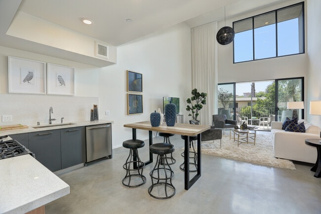 Loft Kitchen Living Room - Hive Venice
