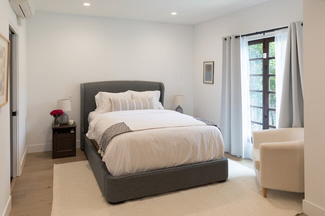 Photo - 342 N Fuller Ave