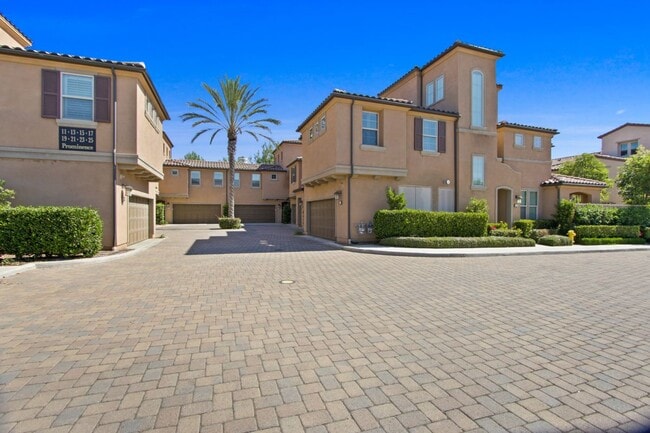 Building Photo - 21 Prominence Rental