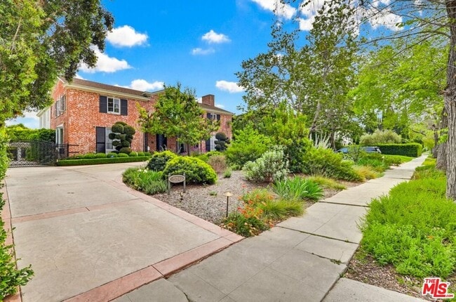 Photo - 516 S Rimpau Blvd